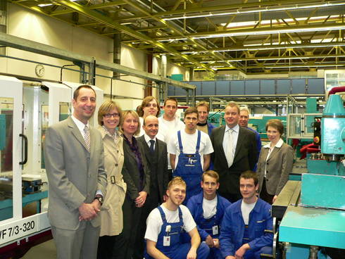 Führungskräfte der MWM GmbH beim Besuch des Werkes der Heidelberger Druckmaschinen AG in Brandenburg (Stadt). Foto: MWM