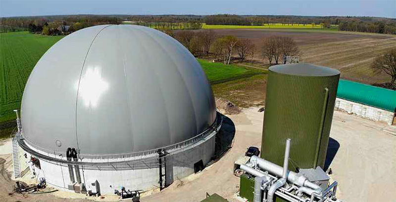 The regenerative storage power plant of Rohlfs Biogas KG with flexible operating CHP plant, heat and gas storage units.
