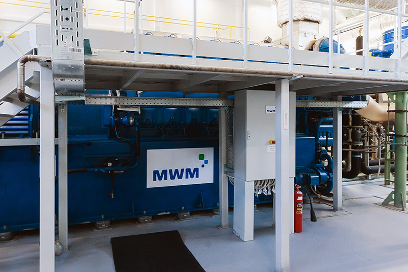 Der installierte MWM TCG 2032B V16 Gasmotor des NLMK Ural Kraftwerks in Nizhniye Sergi, Russland.