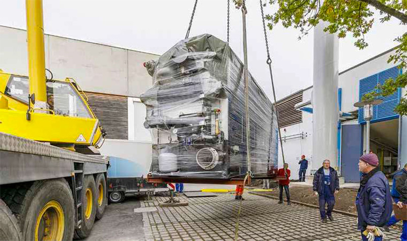 Delivery of the overhauled gas engines, which will henceforth continually supply cogenerated heat and power