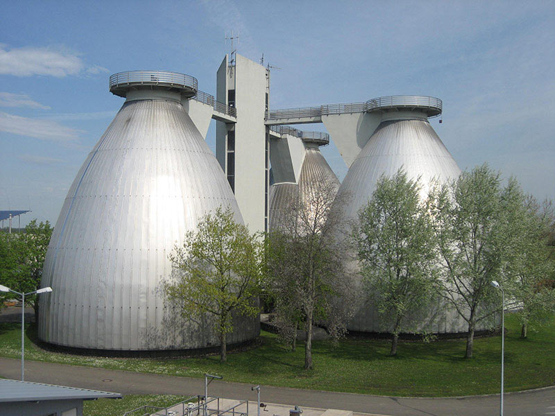 The fermentation tanks of the waste water treatment plant Weinheim