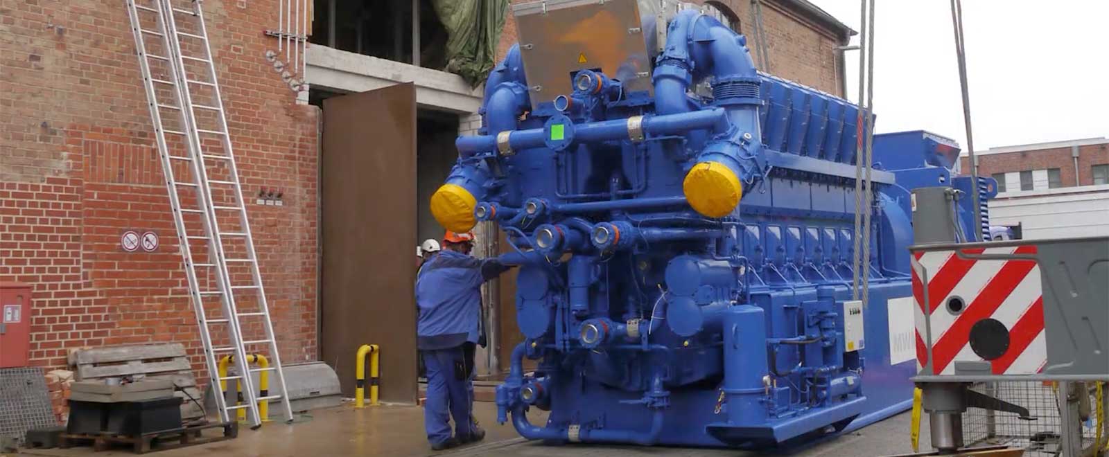 Neues Blockheizkraftwerk für Energieversorger Avacon Natur GmbH in Lüneburg: MWM TCG 2032B V16 Gasmotor produziert Energie in denkmalgeschütztem Gebäude Neues Blockheizkraftwerk für Energieversorger Avacon Natur GmbH in Lüneburg: MWM TCG 2032B V16 Gasmotor produziert Energie in denkmalgeschütztem Gebäude