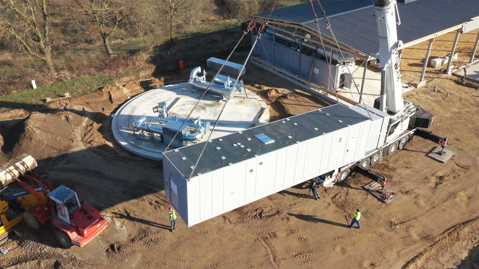 Anlieferung eines Containers für das Blockheizkraftwerk mit Gasmotor in Alfhausen