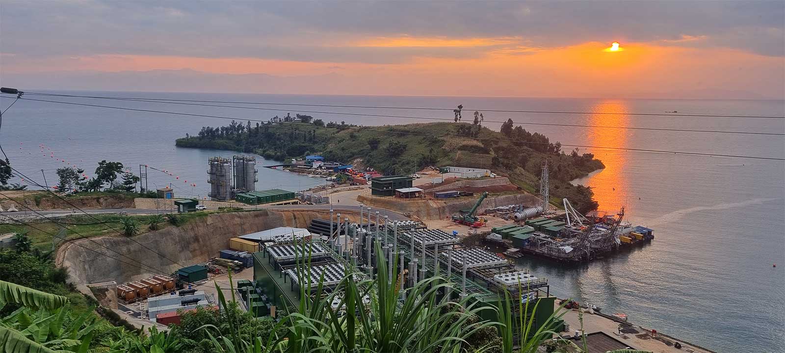 A unique energy project with MWM gas engines is being rolled out on the shores of Lake Kivu in Rwanda: From July 2023, methane extracted from the lake will be used to produce energy for Rwanda.