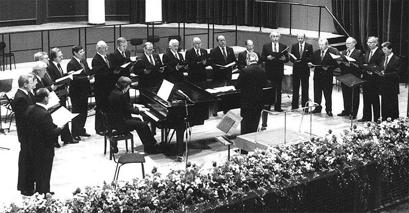 Die MWM Gesangsgruppe im großen Saal des Mannheimer Rosengartens