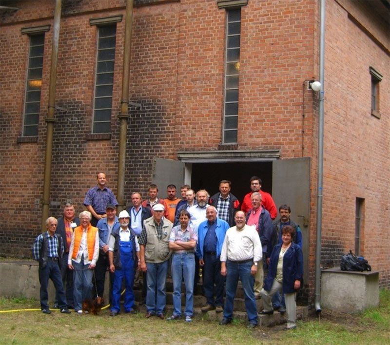 IGHM members in front of the MWM diesel power plant prior to its relocation, 2005, Norbert Eisinger