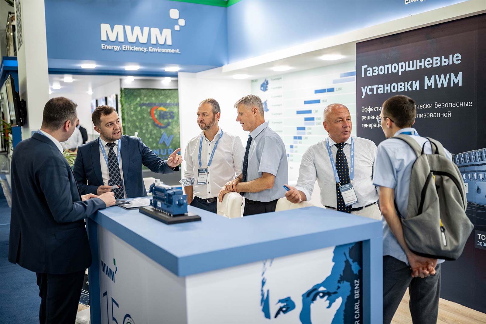 Close cooperation: İltekno and MWM jointly answer questions of the visitors of the MWM booth at the Power Uzbekistan 2023 trade fair, which took place in the capital Tashkent in May. (Photograph: Provided by Iteca)