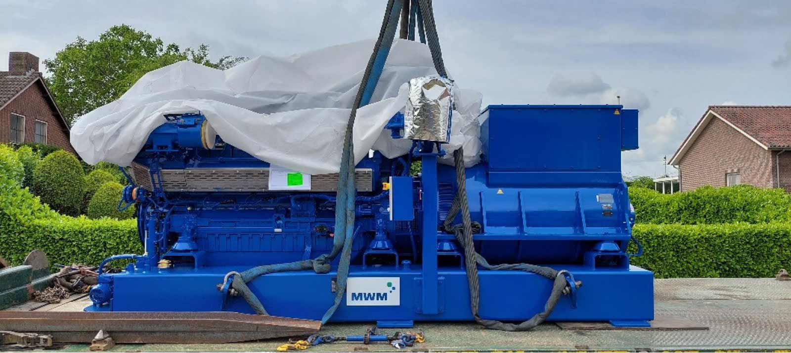 MWM TCG 3016 V16 gas engine for the Gommans Flowers greenhouse complex MWM Benelux B.V. has replaced the previous MWM BG 616 V16 engine with an MWM TCG 3016 V16 gas engine. The new engine now produces heat, power, and fertilizer for the Gommans Flowers greenhouse complex. © MWM Benelux B.V.