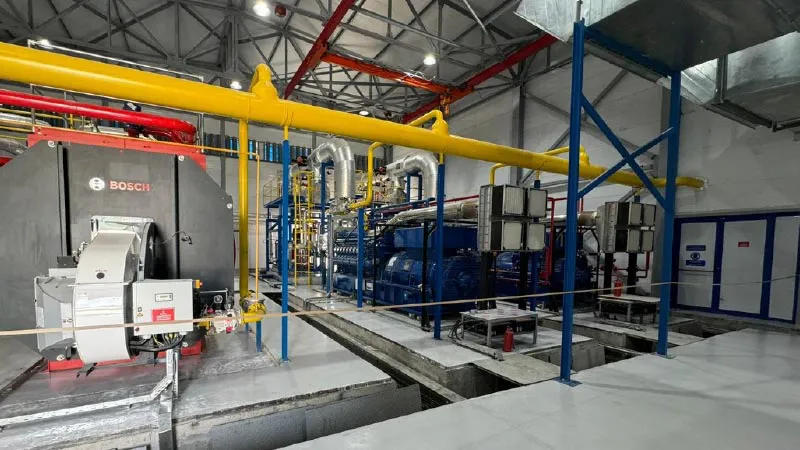 The heart of the power plant consists of two MWM cogeneration gas engine generator El corazón de la central eléctrica está formado por dos grupos electrógenos de gas de cogeneración MWM acoplados a dos calderas de gas (fotografía: İltekno).